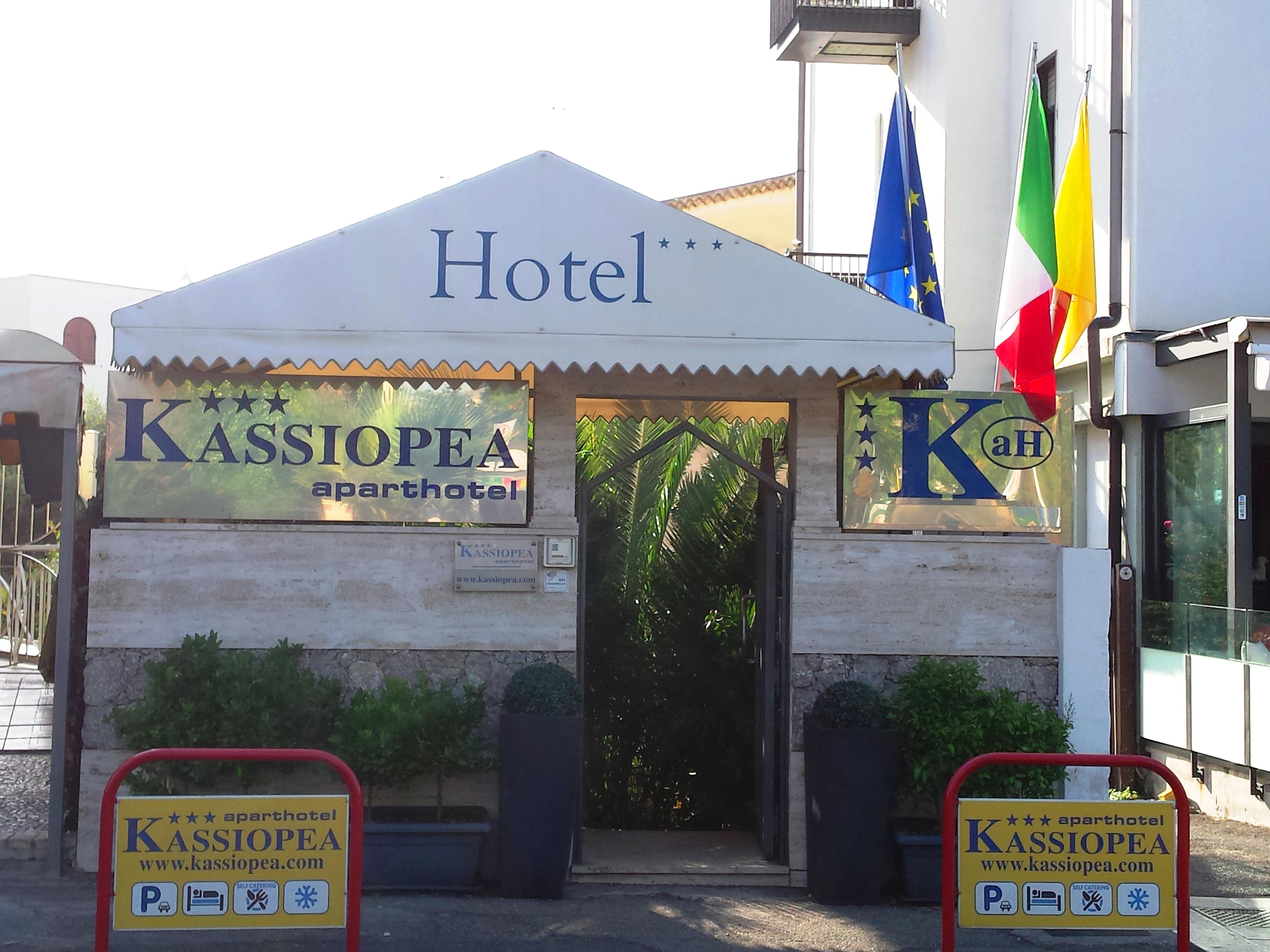 Kassiopea Aparthotel Giardini Naxos Esterno foto