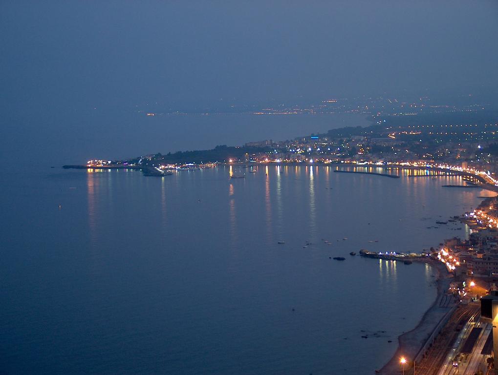 Kassiopea Aparthotel Giardini Naxos Esterno foto