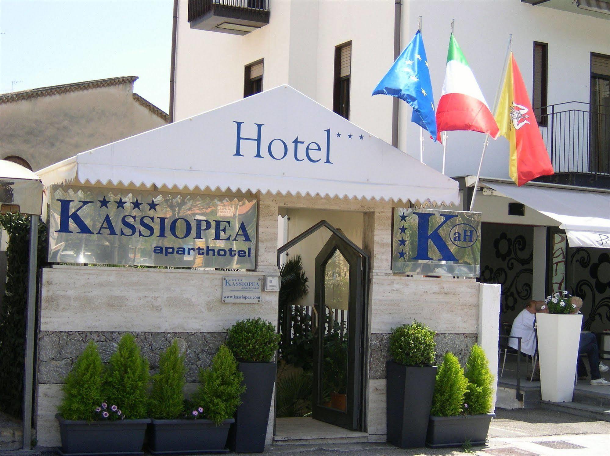 Kassiopea Aparthotel Giardini Naxos Esterno foto